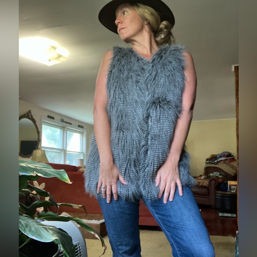 Faux fur vest! Make a statement size xl